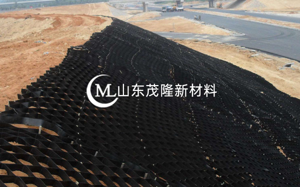 《京沪改扩建江苏段》土工格栅、土工格室施工