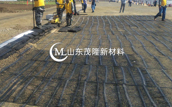 《京台高速改扩建》土工布、土工格栅施工