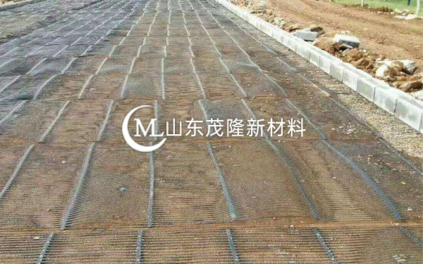 《三清高速》土工格栅、土工布施工