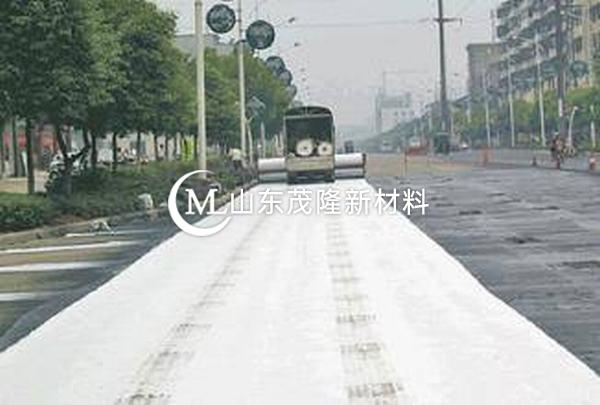 1.68万平方米土工布送到沿江险工险段，随时可投入使用