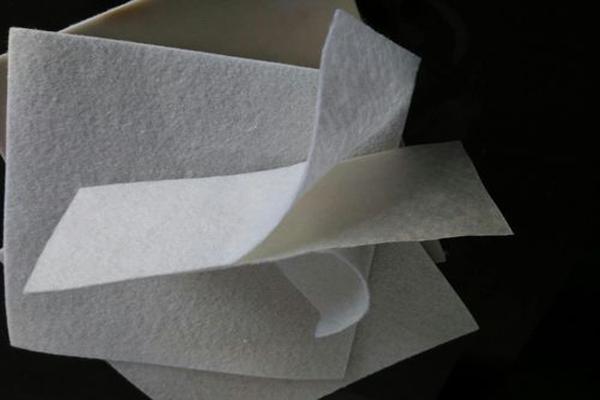 土工布铺设指南:掌握两布一膜的正确方法 第2张