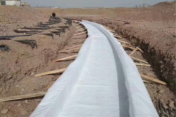 在水渠中土工布怎么施工呢？  第2张