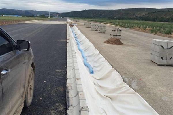 在水渠中土工布怎么施工呢？  第3张