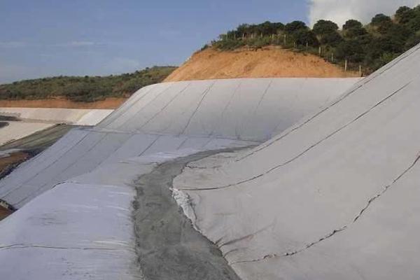 土工布与石头护坡结合使用  第3张