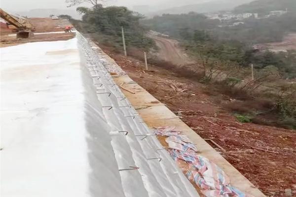 高强加筋土工布的重量