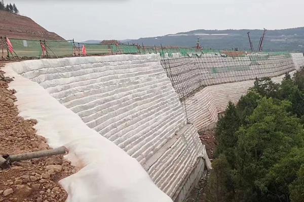 怎么提高高强加筋土工布的拉力