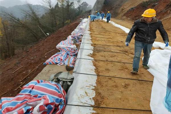 高强加筋土工布怎么加筋呢