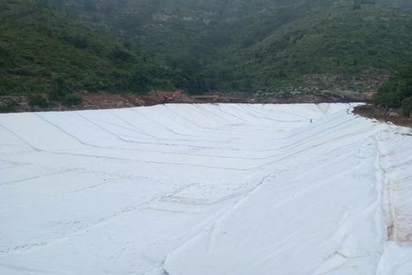 土工布可以直接粘在水泥上吗 第1张