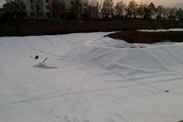 土工布与砂石垫层哪个先铺设 第3张